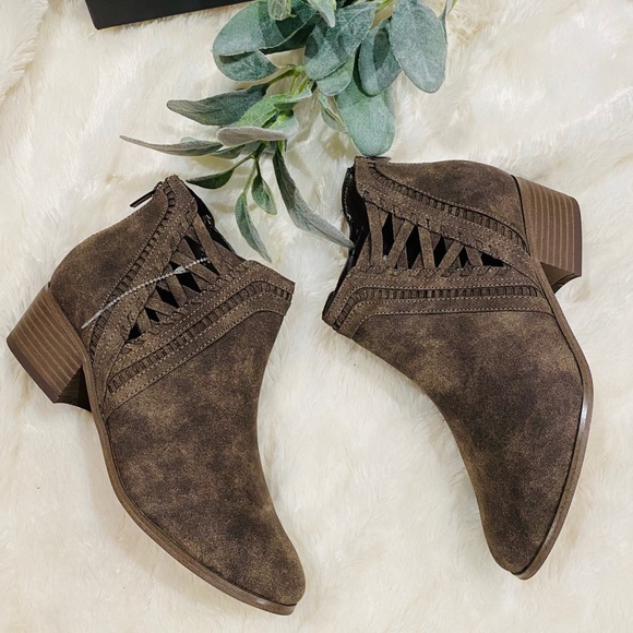 Vince Camuto Shoes - HP! Vince Camuto Pleun Ankle Boots